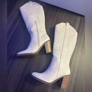 NEW Altar’d State Jewell Tall White Western Cowboy Cowgirl Boots size 7.5